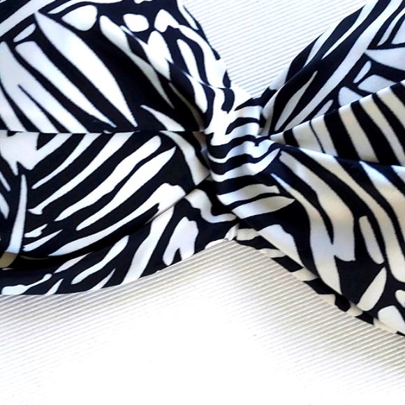 VICTORIA SECRET Bikini Zebra Bandeau Black and White Size 34B - Picture 3 of 8